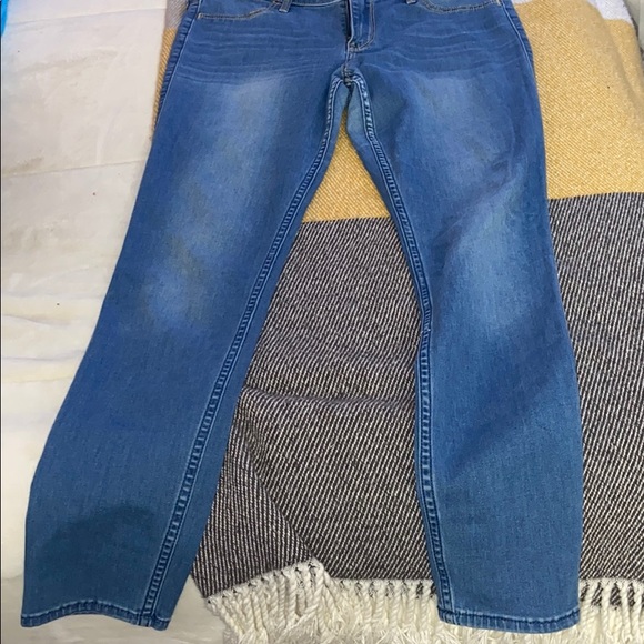 Light wash jeans - Picture 2 of 5